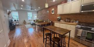 2005 N MASCHER Street unit: B Gallery 1