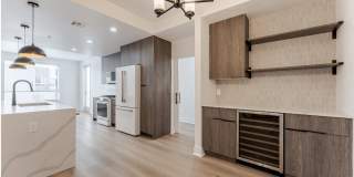 Midtown 205 Gallery 37