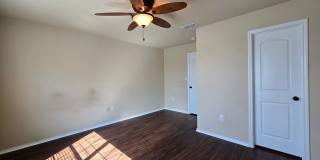 3/2.5/2 Duplex / Easy Access to Highways, Shopping, Restaurants, & Entertainment / Large Fenced in Yard / CISD Gallery 21