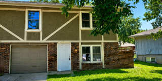 Spacious Split-Level Duplex in Independence! Spacious Split-Level Duplex in Independence! Gallery 3
