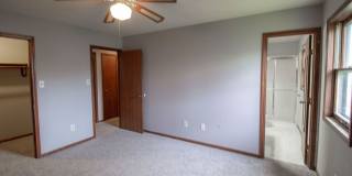 Spacious 3 bedroom w/ fenced yard Gallery 20