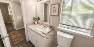 1711 Burton #B  - Spacious 2 bed in very central location. Gallery 10