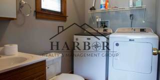 3 bedroom 2.5 bathroom home with a fully fenced yard! Gallery 15