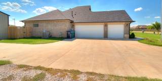 3 Bed, 2 Bath Home with Bonus Office and  Huge Workshop Gallery 6