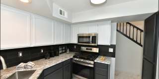 31 STRATFORD HALL Circle Gallery 19