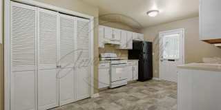 SPRING SPECIAL: 1/2 OFF FIRST MONTHS RENT - Two Bedroom Ranch Duplex in Columbia! Gallery 9