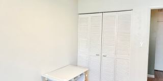 PARTIALLY FURNISHED 3br/2.5ba/2pkg Townhouse w/ENCL yard! Gallery 17