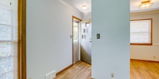 3 bedroom, 2 bath Ranch -AVAILABLE AUGUST Gallery 7