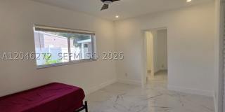 305 SE Airoso Blvd Gallery 38
