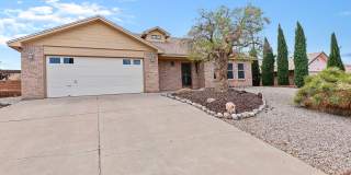 Beautiful 3 Bedroom, 2.5 bath home with Shed Gallery 1