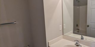 Townhome Close to I-485 and Shopping/Restaraunts Gallery 17