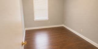 Charming 3 bedroom 1 bath Home - Open To Section 8 Gallery 6