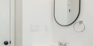 5758 Spruce St Gallery 14