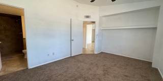 Bright & Spacious 2 Bedroom Condo with Vaulted Ceilings in Phoenix Gallery 15
