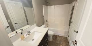 2 Bedroom / 1 Bathroom in NE Bend Gallery 9