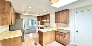 COMING SOON: BIG College Area Townhome 4 Bed / 2.5 Bath garage, AC, pool, W/D Gallery 8
