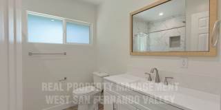 Beautifully Remodeled Single Family Home with Pool Gallery 41