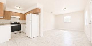 Newly Renovated 3/1 Single Family Home with Bonus room Gallery 4