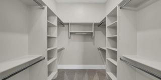 Custom 6 Bedroom Home in Great Location. Gallery 21