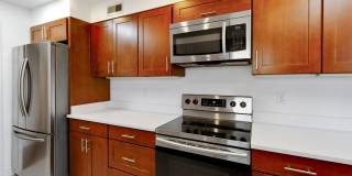 Queen Anne water view 3 bed 2 bath with den and 2 parking spaces Gallery 4