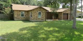 139 Lone Oak Street Gallery 1