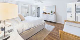 Beautiful 3 bd/ 2.5 house with Renovated Kitchen Gallery 16
