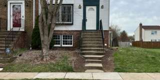 WELL MAINTAINED END UNIT TOWNHOUSE IN FARMBROOK Gallery 1