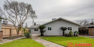 Beautiful home in North Bakersfield! *POOL* Gallery 13
