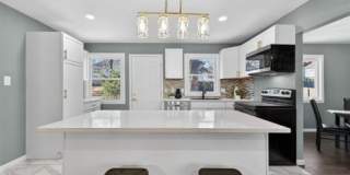 Charming 3BR House in Overland Park Gallery 1