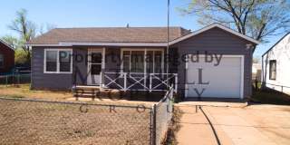 Spacious 2 bedroom 2 living areas 1 bath with a garage! Gallery 1