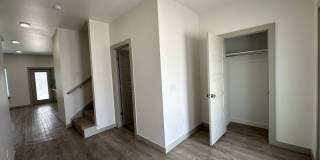 Large 3 Bed 2.5 Bath Duplex Includes Office Space (See Contact Info Below) Gallery 83