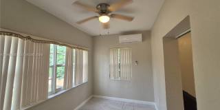 28 NE 49th St Gallery 14