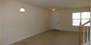 Room in 3 Bedroom Townhome at Derryrush Ave Gallery 9