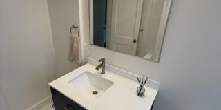 *DREAM LOCATION* 6BR Completely Renovated Duplex Gallery 25