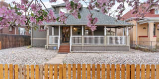 Remodeled Highlands Bungalow in Prime Location Gallery 1