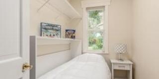 901 SE Riverside Drive Gallery 53