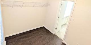 Room in 3 Bedroom Home at Phillips St Gallery 30