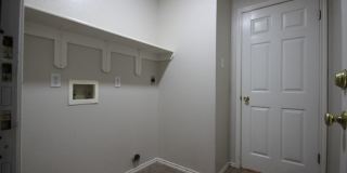 Lovely large updated 3 bed, 2 bath house w/ 2 living & 2 dining areas in Austins Colony Gallery 16