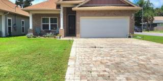 On the hunt for a beautiful, open floor plan home to rent close to downtown? Gallery 27