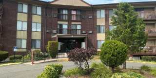 Spacious 2 bedroom Condo Rental Gallery 1