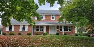 Lovely Colonial Home in Sharpley Gallery 1