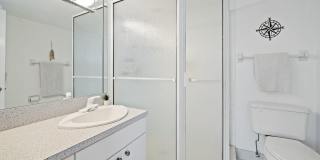 1050 Hillsboro Mile Gallery 21