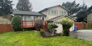 ***PENDING APPLICATION***Lovely Tri-Level Home with Spacious Yard, Pet Friendly! Gallery 1