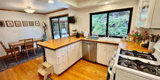 Bellevue Home On Corner Lot Gallery 7