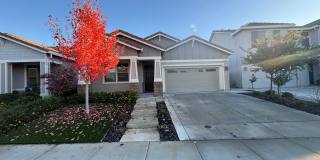 Stunning 3 Bedroom Home in Roseville near Rex Fortune Elementary and John Byouk Park! Gallery 1