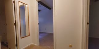 $1,200 - 2 Bed/1 Bath Private area near the Oval Gallery 11