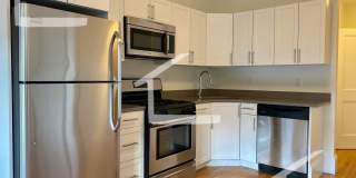 Nice 2 bed in Brookline Gallery 1