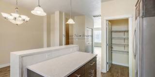 Freshly Remodeled 3-Story Townhome in a Gated Community — Blocks to MAX & Gresham Station Gallery 12