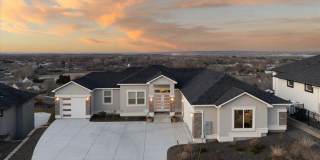 Stunning 5 Bedroom 4 Bath w/Daylight Basement West Richland!!! Gallery 1
