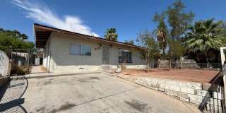 No Hoa! Single Story House with 4 Bedrooms 2 Bathrooms! Gallery 1